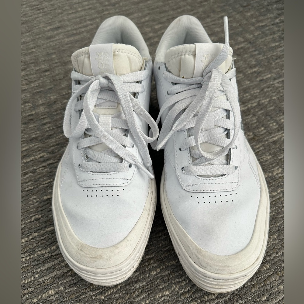 Reebok Women’s White Sneakers. Size: US 9